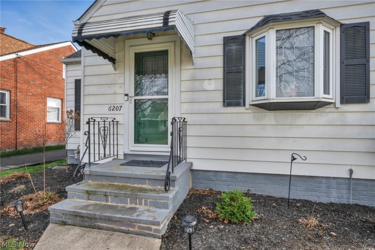 6207 Gilbert Avenue, Parma, OH - Photo 3