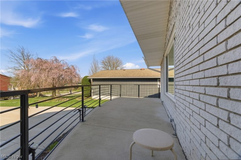 13901 Bennington Boulevard, Middleburg Heights, OH - Photo 4