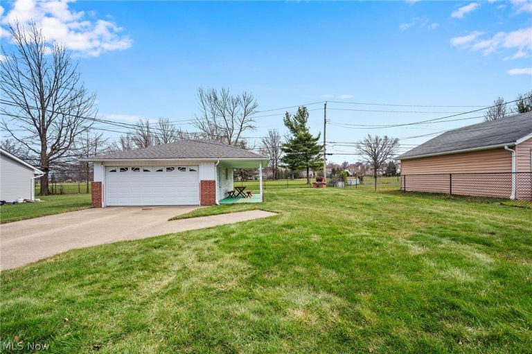1849 Empire Road, Wickliffe, OH - Photo 2