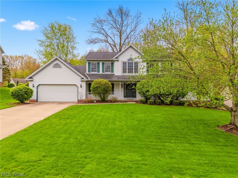 8708 Eastlynn Avenue, Massillon, OH - Photo 2
