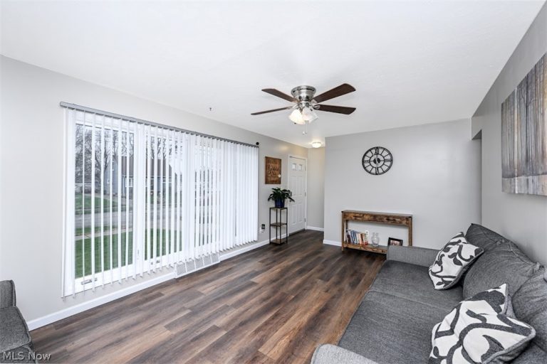 6065 Mercer Drive, Brook Park, OH - Photo 4