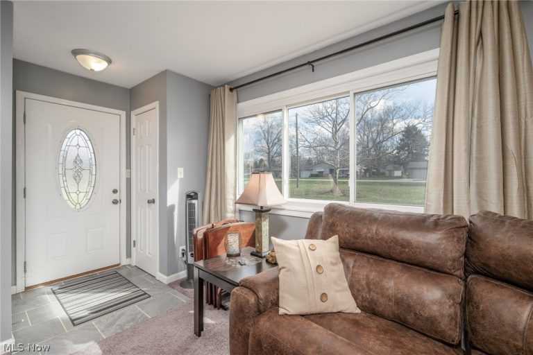 9102 Tanglewood Road, Macedonia, OH - Photo 4