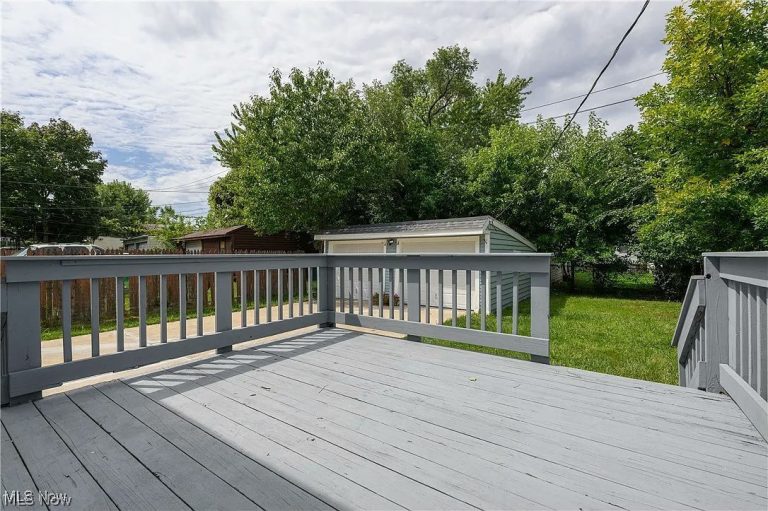 5550 Grasmere Avenue, Maple Heights, OH - Photo 8