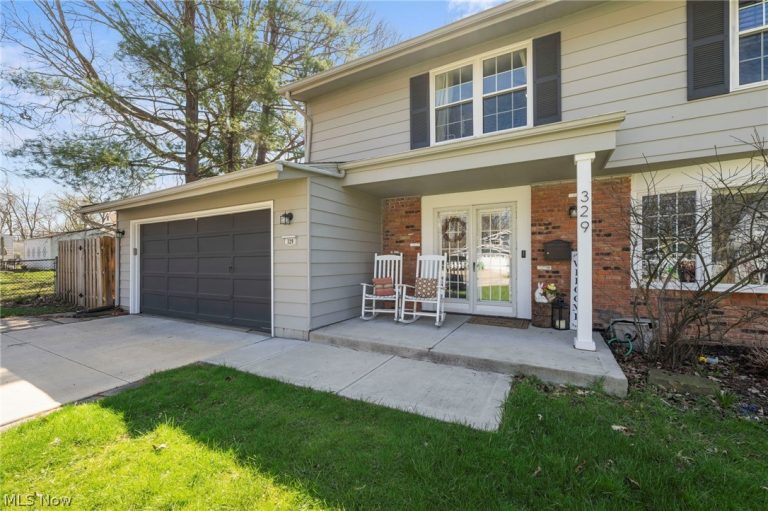 329 Baldwin Drive, Berea, OH - Photo 2