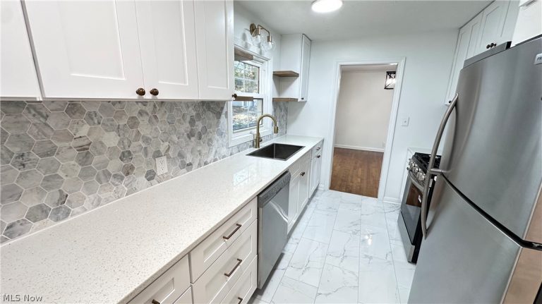 1271 Hereford Road, Cleveland Heights, OH - Photo 5