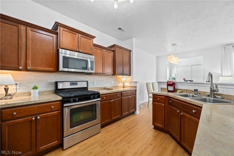 37984 Ashfield Way, North Ridgeville, OH - Photo 6