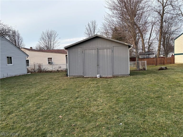 4865 Robinwood Drive, Mentor, OH - Photo 8