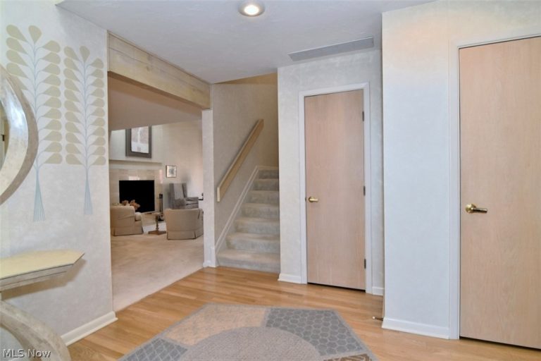 25844 Fairmount Boulevard, Beachwood, OH - Photo 3