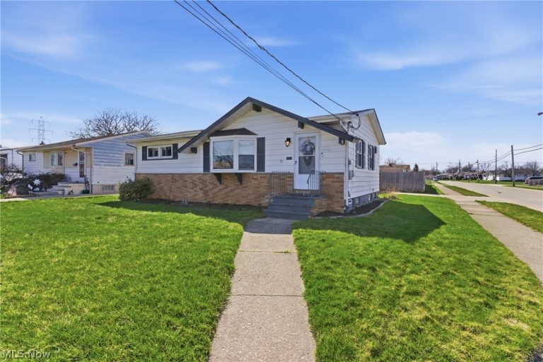 15995 Paulding Boulevard, Brook Park, OH - Photo 3