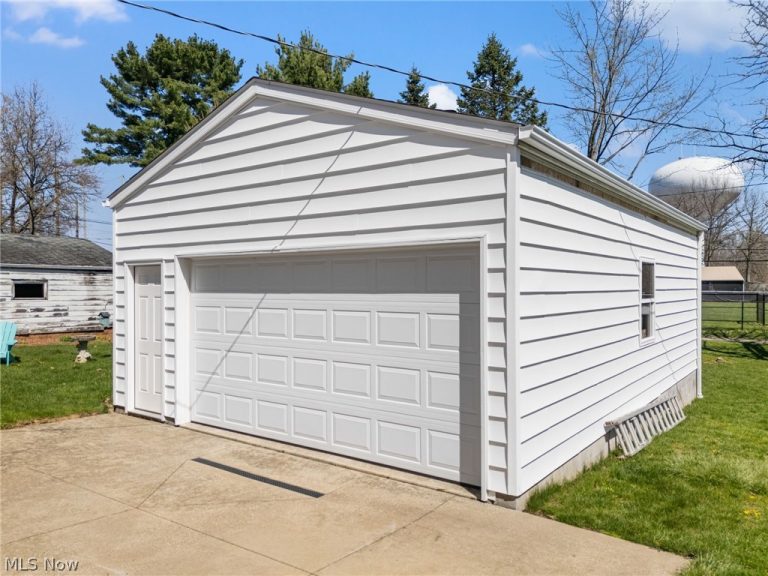 2626 Shunk Avenue, Alliance, OH - Photo 4