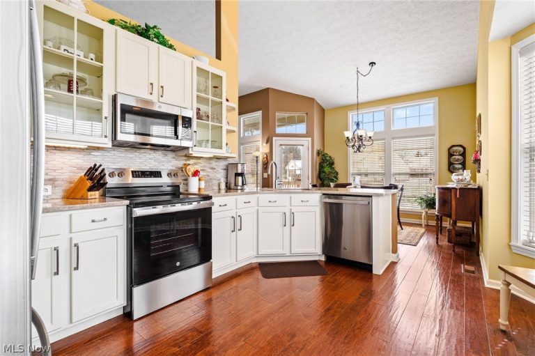 5531 Hideaway Drive, Medina, OH - Photo 8