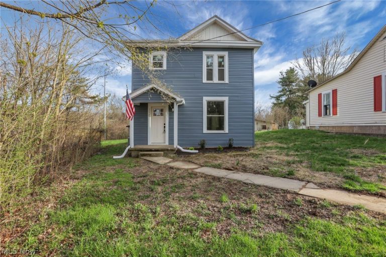 118 Conner Avenue, Senecaville, OH - Photo 2