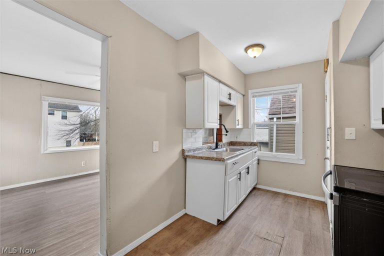 17208 Lipton Avenue, Cleveland, OH - Photo 8