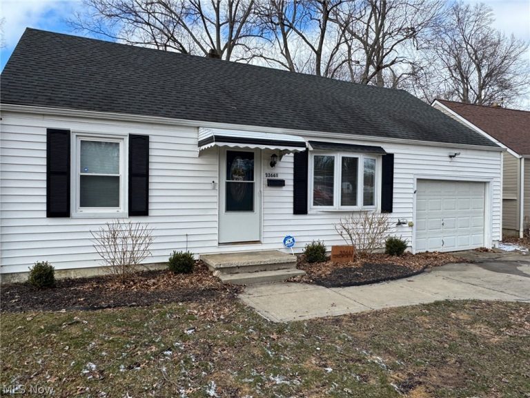 33661 Kenilworth Road, Eastlake, OH - Photo 2