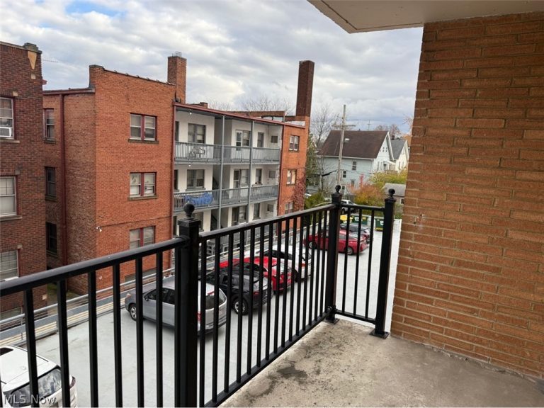 12029 Clifton Boulevard #301, Lakewood, OH - Photo 5