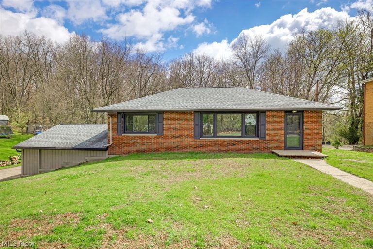 4385 Rex Lake Drive, New Franklin, OH, 44319