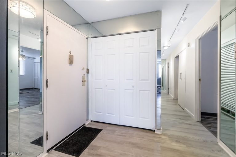 16100 Van Aken Boulevard #507, Shaker Heights, OH - Photo 4