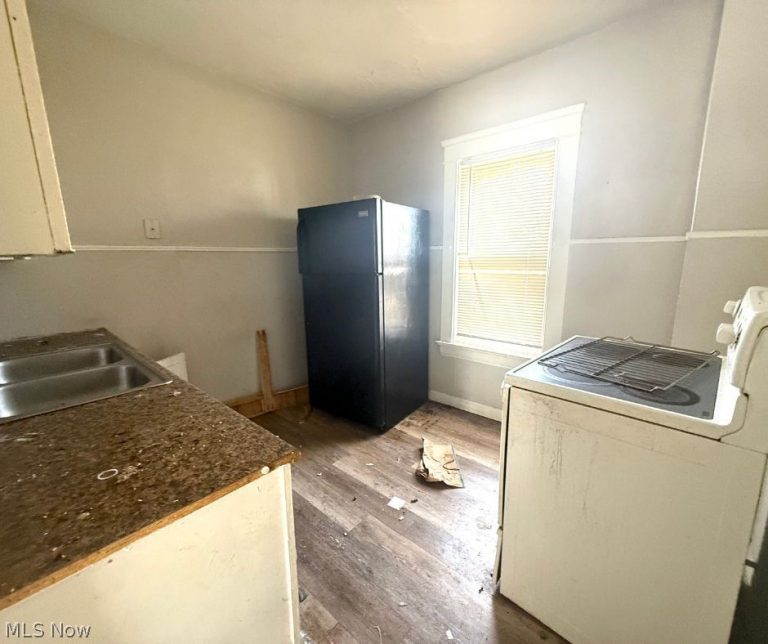 1276 133rd Street, East Cleveland, OH - Photo 4
