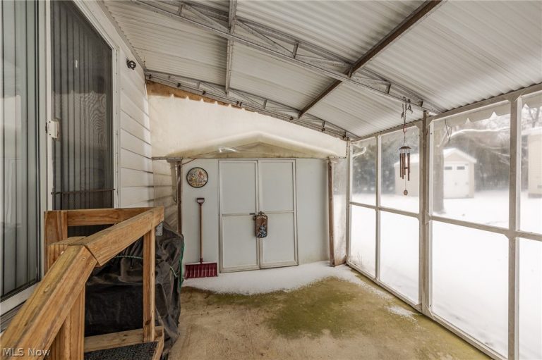 15 Kimberly Lane, Olmsted Twp, OH - Photo 4
