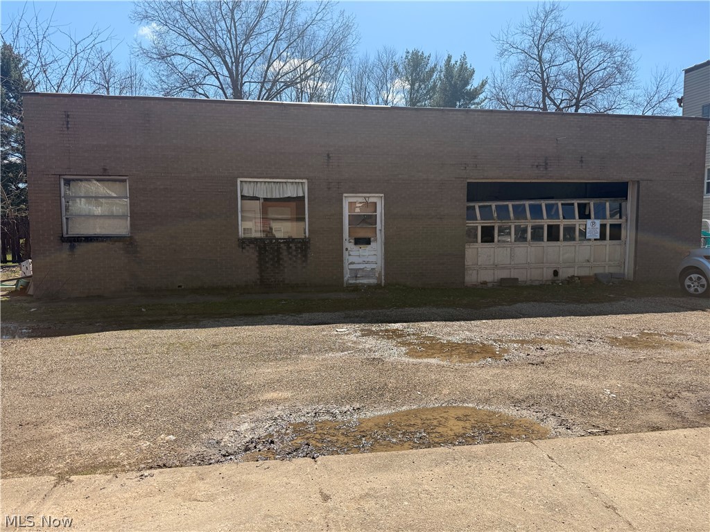 212 Trenton Avenue, Uhrichsville, OH