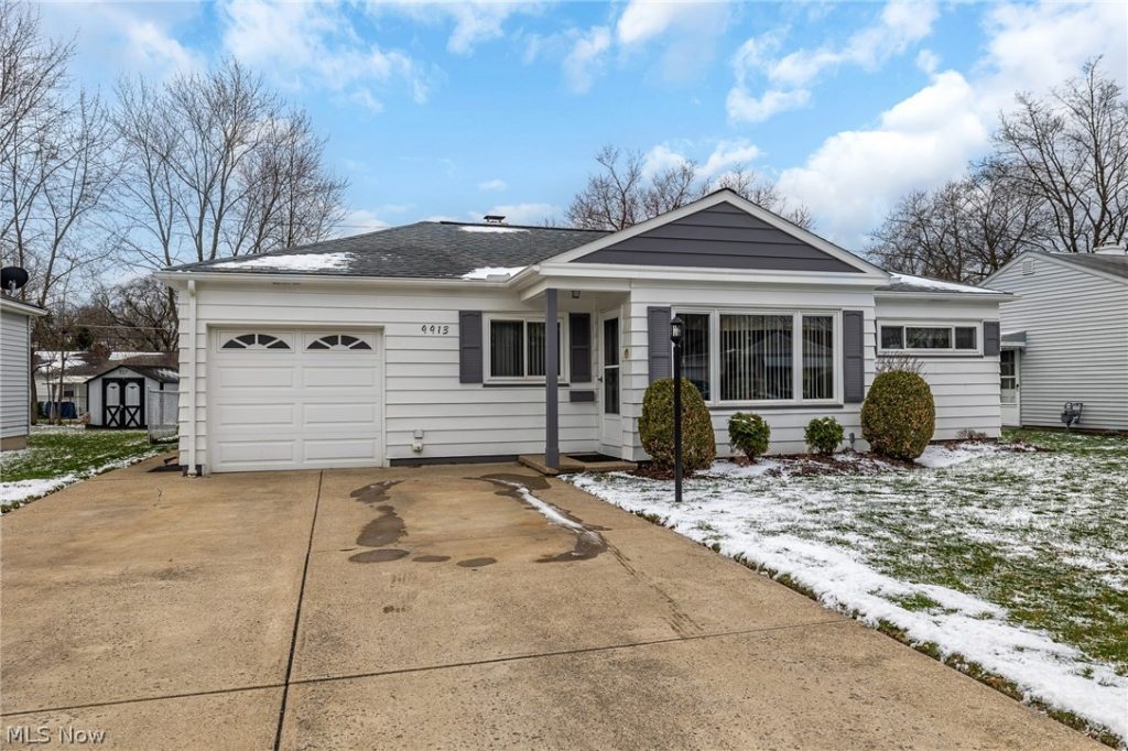 9913 Manorford Drive, Parma Heights, OH