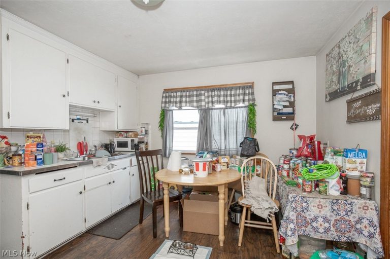 2831 North Avenue, Parma, OH - Photo 8