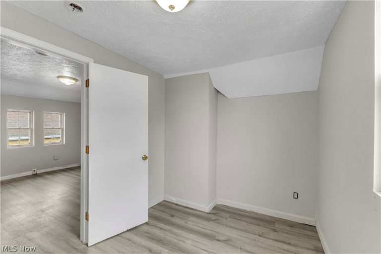 3305 Roanoke Avenue, Cleveland, OH - Photo 8