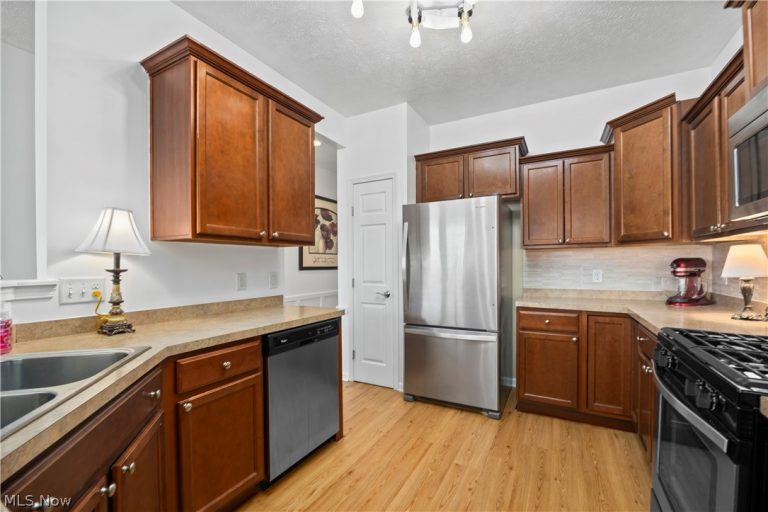 37984 Ashfield Way, North Ridgeville, OH - Photo 8