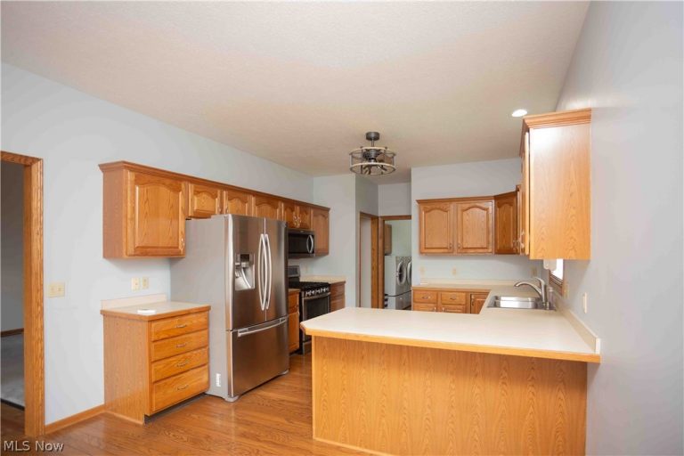 647 Ridgecliff Street, Tallmadge, OH - Photo 8