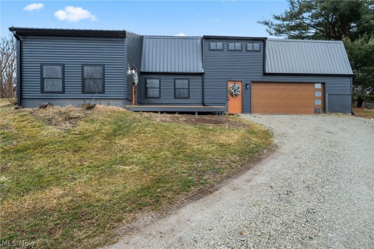 3805 Botson Lane, Cambridge, OH - Photo 4