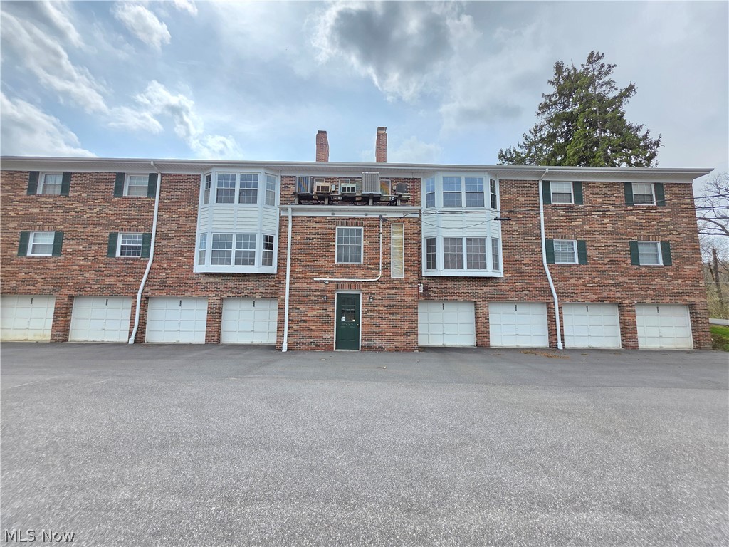 6995 Carriage Hill Drive, Brecksville, OH