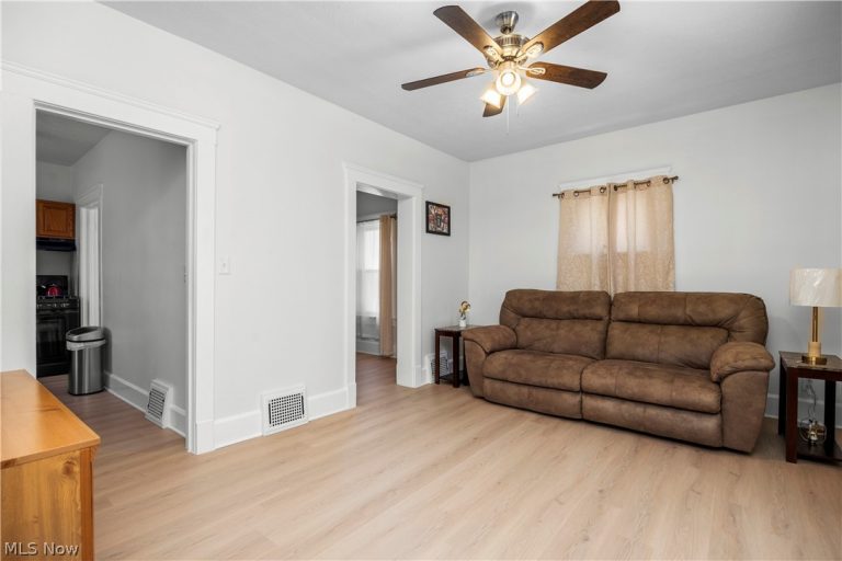 9106 Connecticut Avenue, Cleveland, OH - Photo 5