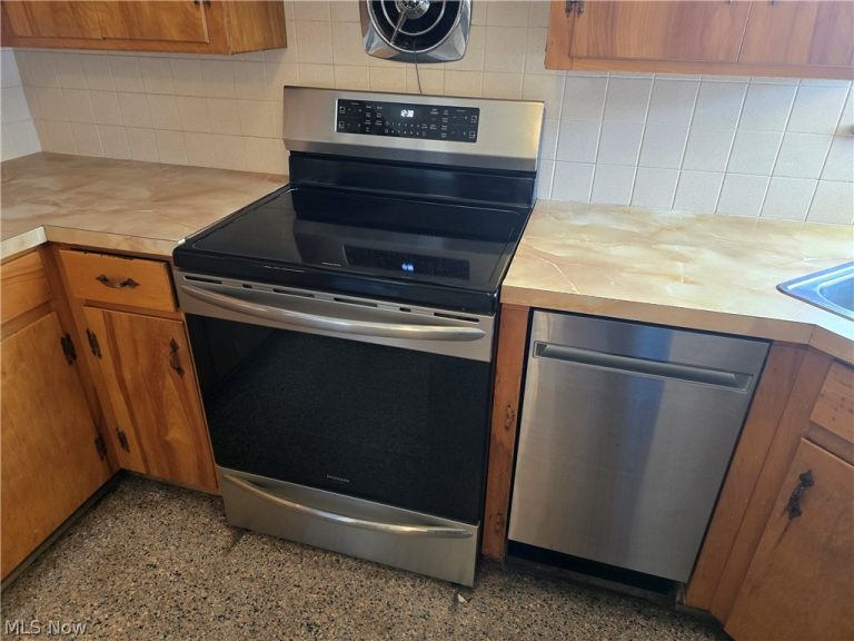 267 Milan Avenue, Amherst, OH - Photo 8