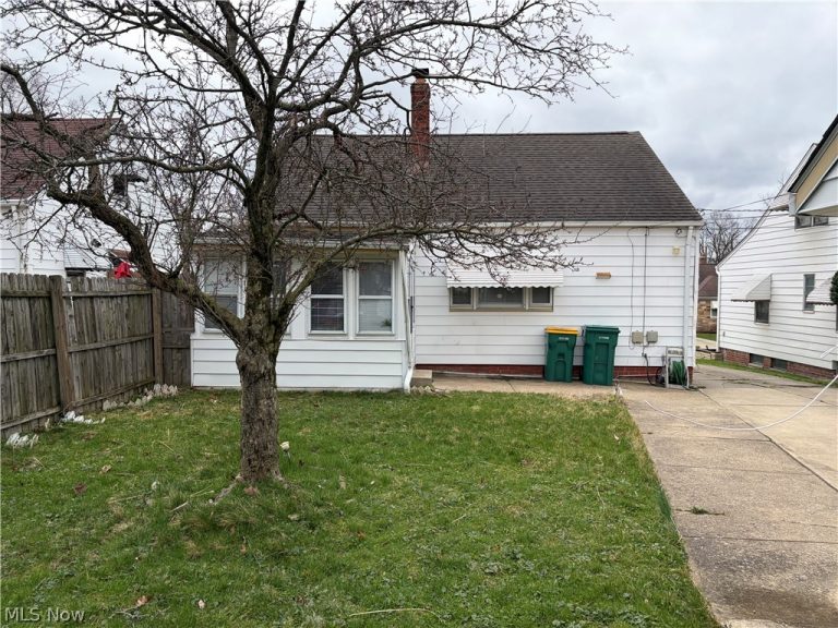 18915 Longview Avenue, Maple Heights, OH - Photo 4