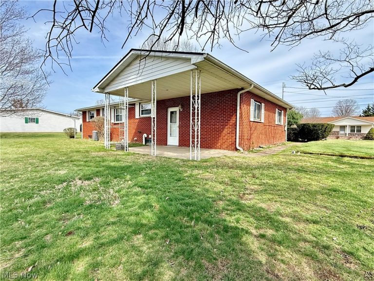282 Meadowlark Drive, Williamstown, WV - Photo 3