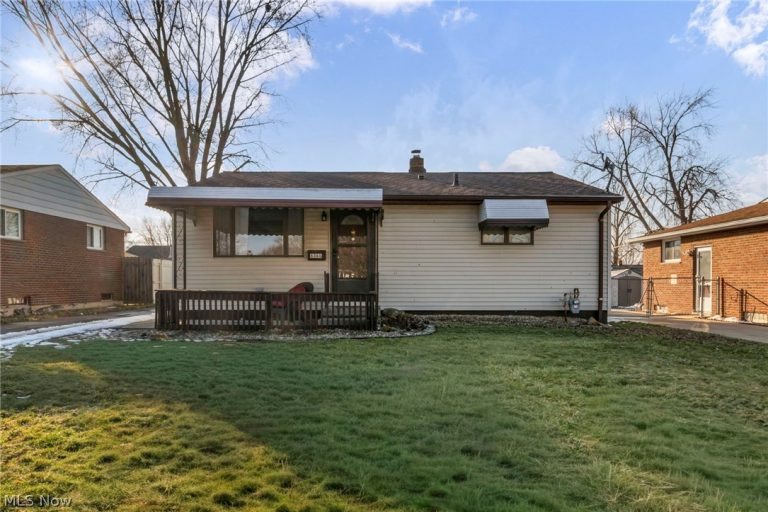 6386 Sandfield Drive, Brook Park, OH - Photo 2