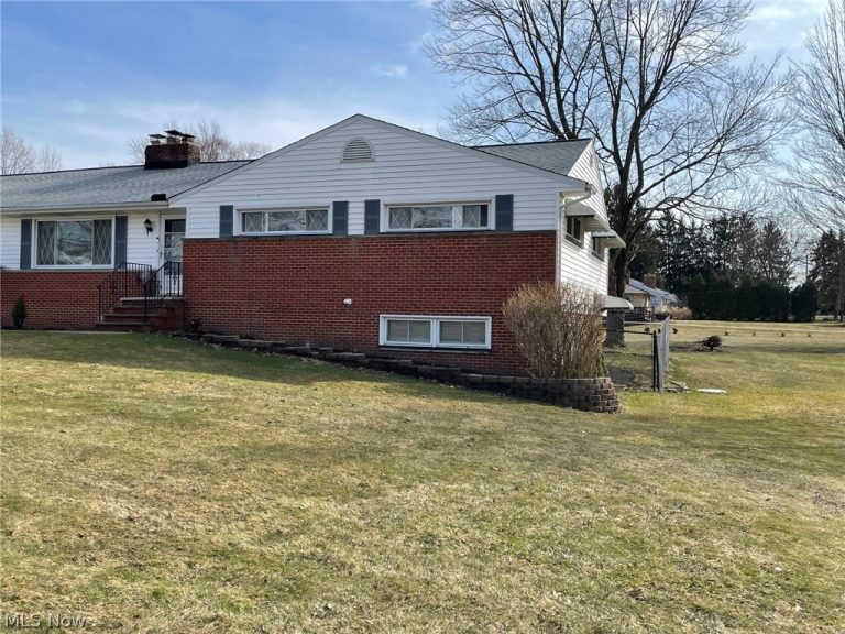 17228 Egbert Road, Walton Hills, OH - Photo 2