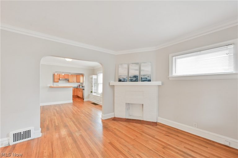 2131 Wascana Avenue, Lakewood, OH - Photo 5