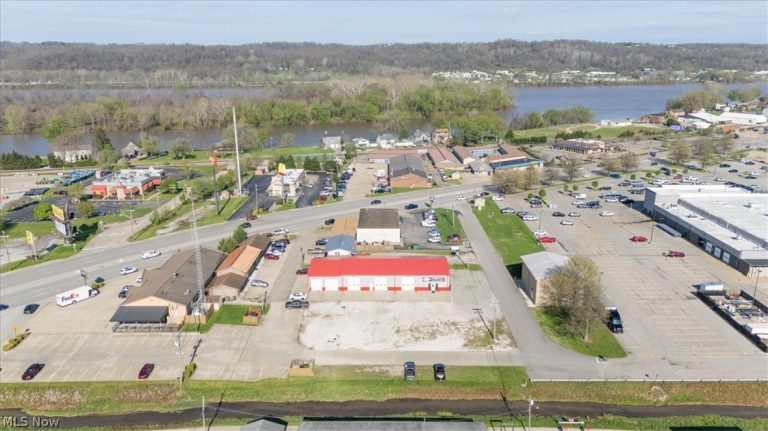 1010 10th Street, Vienna, WV - Photo 2