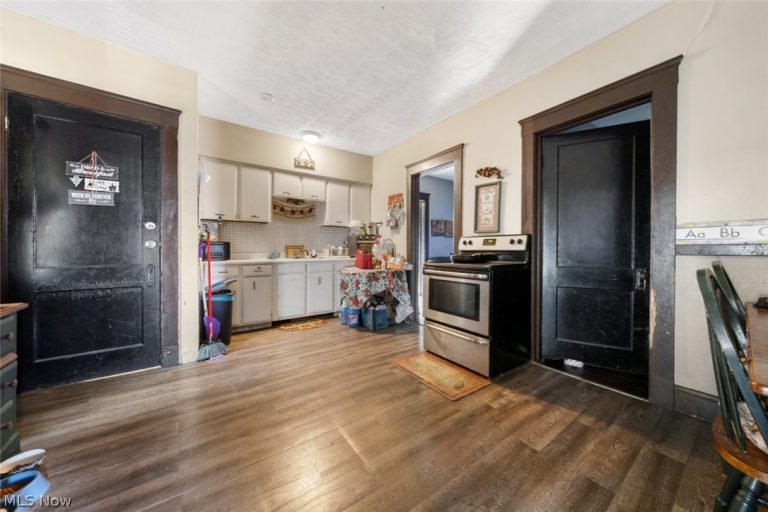 4302 Bridgeview Avenue, Newburgh Heights, OH - Photo 8