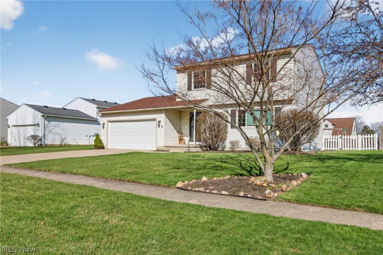 436 Bayberry Drive, Elyria, OH - Photo 2
