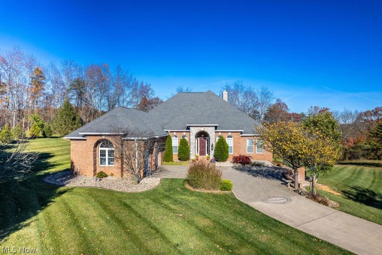 114 Shadowood Lane, Davisville, WV, 26142