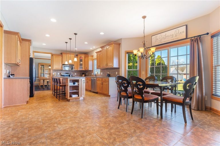 8811 Scotsbury Street, Massillon, OH - Photo 6