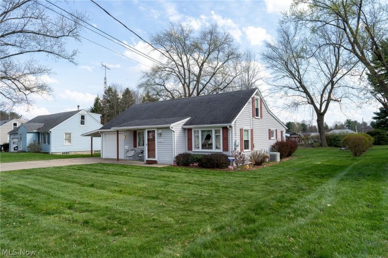 404 Heatherwood Street, North Canton, OH - Photo 2