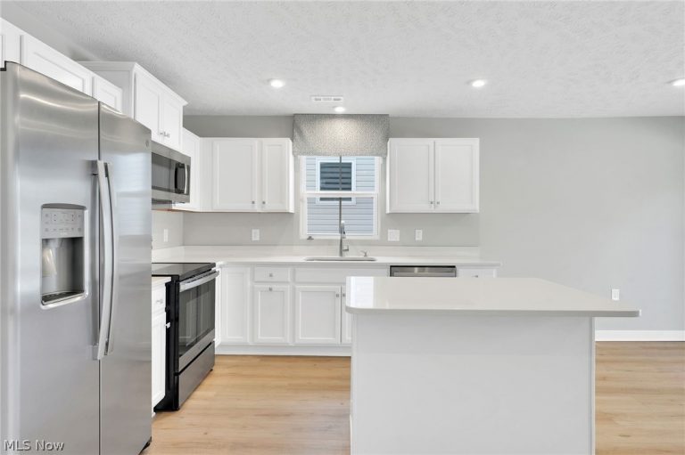 113 Spring Drive, Elyria, OH - Photo 8
