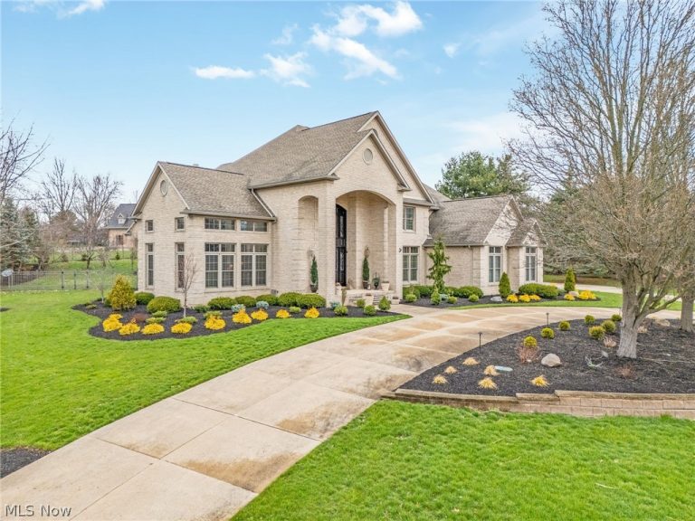 1311 Chantilly Circle, Canton, OH - Photo 3