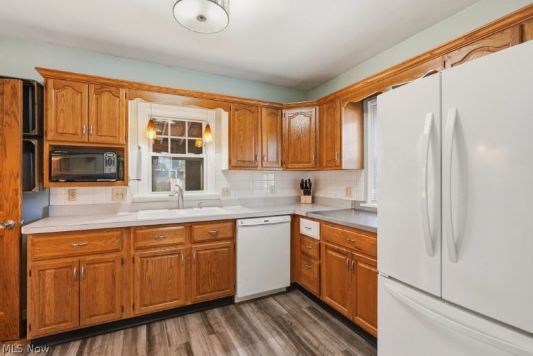 1620 Sackett Avenue, Cuyahoga Falls, OH - Photo 8