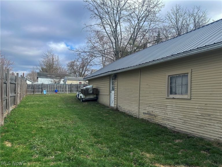 114 Townsend Avenue, Girard, OH - Photo 4