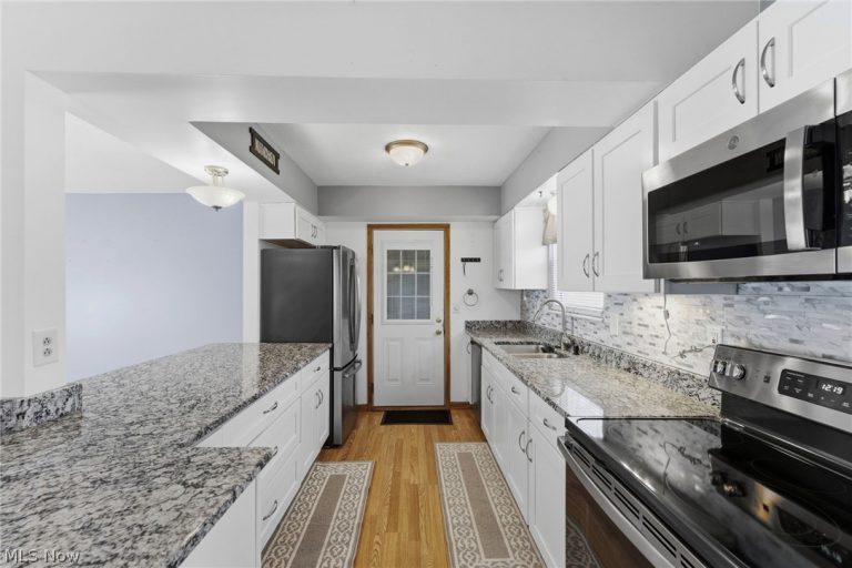 7127 Lake Shore Boulevard, Mentor, OH - Photo 3