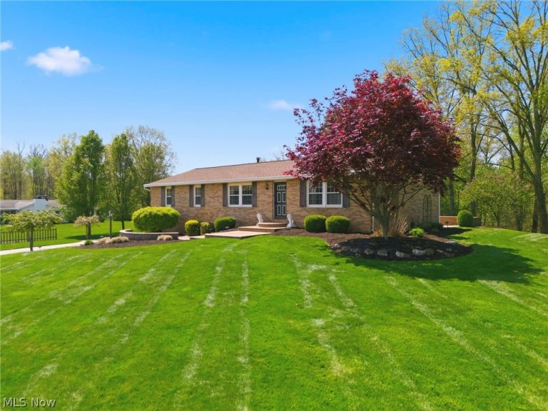 8285 Southwood Drive, North Canton, OH - Photo 3